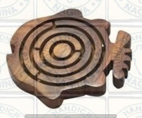 Sheesham Wood Fish Shaped Labyrnith Game Hind Handicrafts products